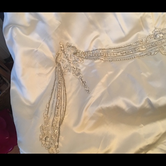 Reem Acra Wedding Dress - Picture 6 of 7